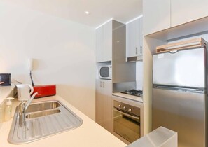 Fridge, oven, dishwasher, coffee/tea maker - StayCentral - Spacious Seaviews (Port Melbourne) (Port Melbourne)