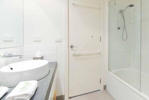 Hair dryer, towels - StayCentral - Spacious Seaviews (Port Melbourne) (Port Melbourne)