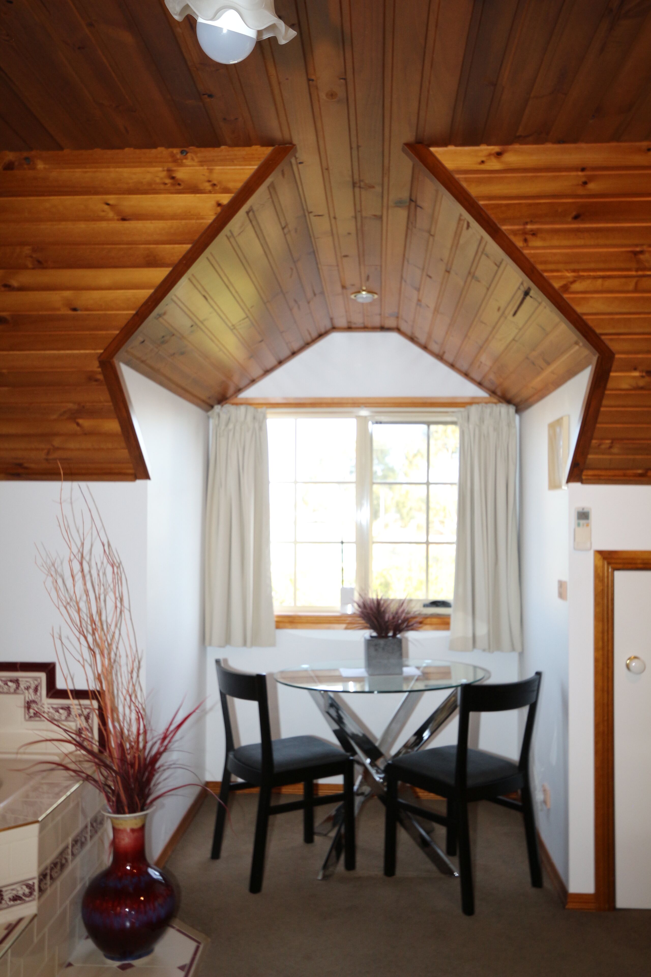 Swansea - \"Cottages\"  Studio Lodge Suites\" in Sherbourne Lodge. — image 23