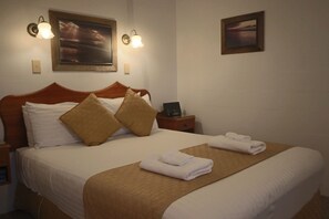 1 bedroom, pillowtop beds, iron/ironing board, free WiFi