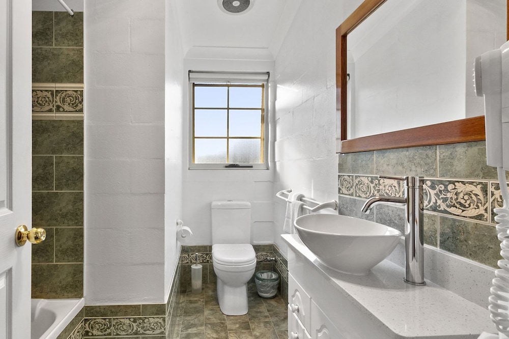 Swansea - "Cottages" Studio Lodge Suites" in Sherbourne Lodge.