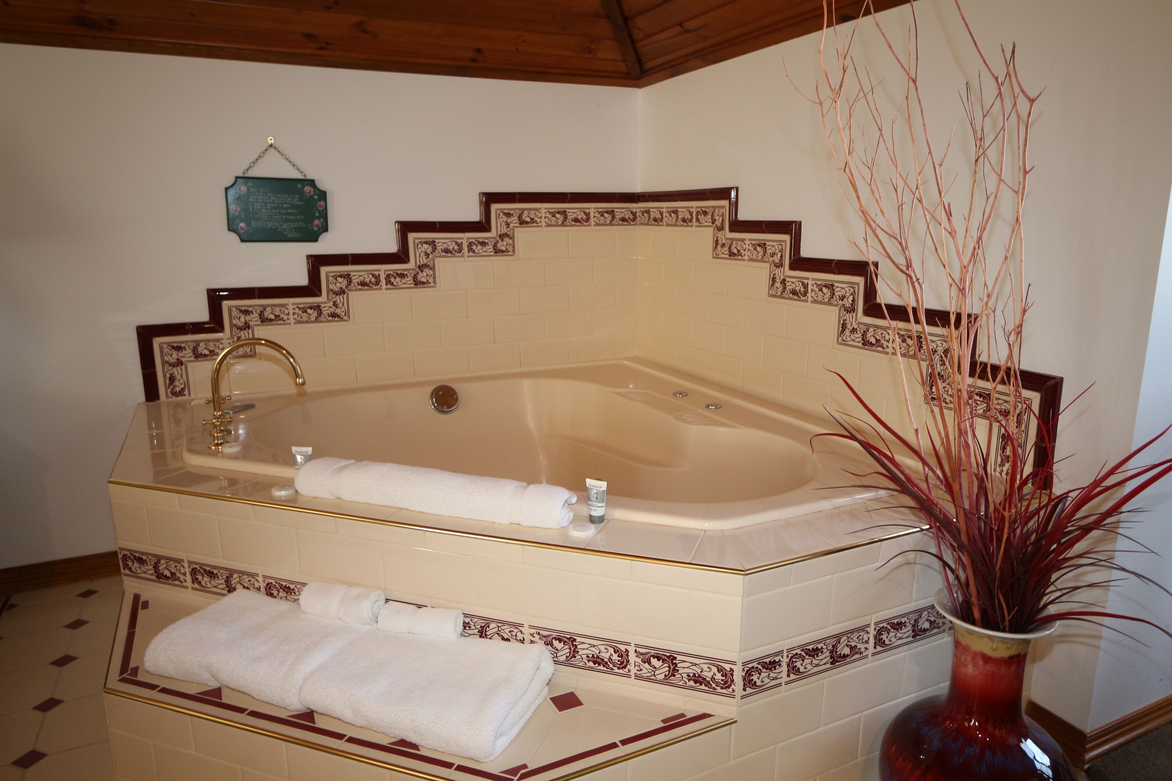 Swansea - \"Cottages\"  Studio Lodge Suites\" in Sherbourne Lodge. — image 21