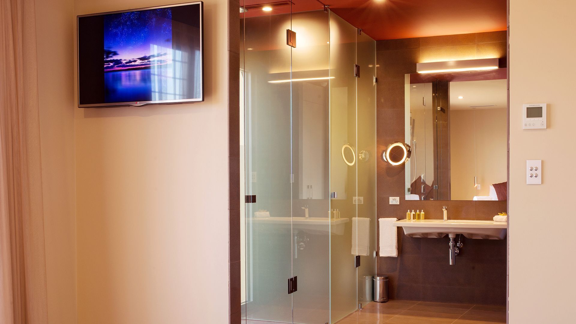 The Frames 'Montage' Luxury Retreat — image 11