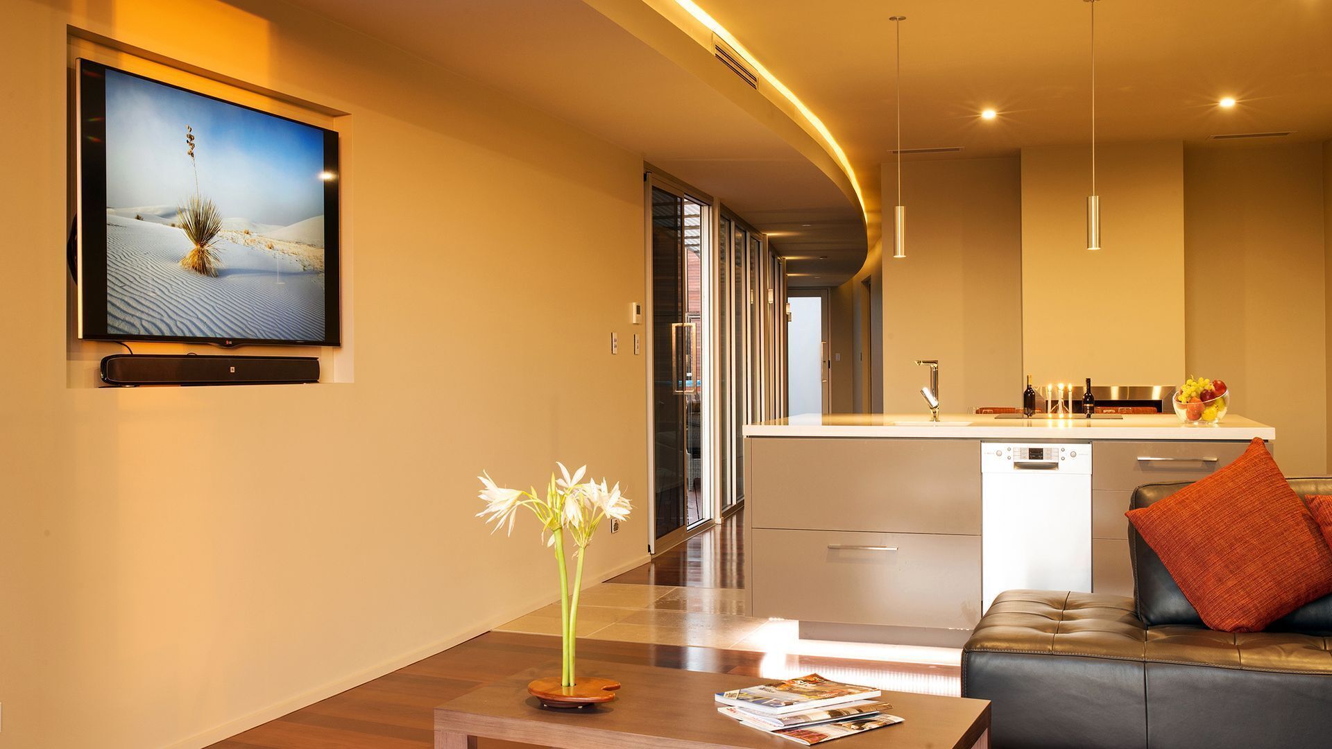 The Frames 'Montage' Luxury Retreat — image 2