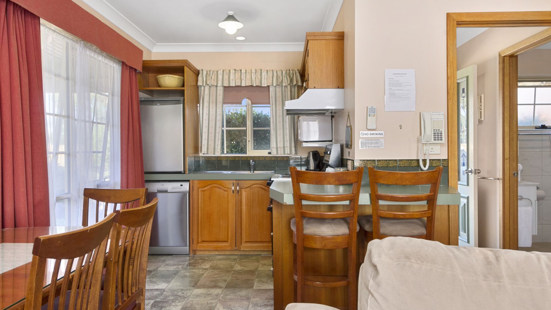 Swansea Cottages - 2  bedroom cottages -  Adjacent the beach. — image 3