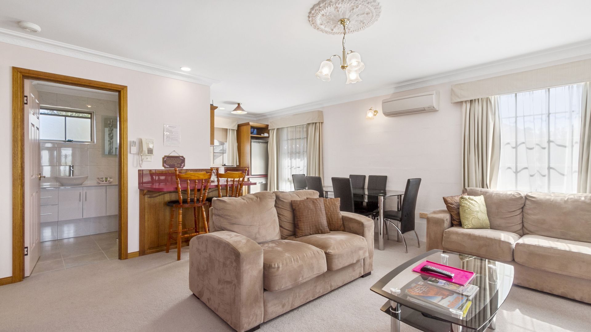 Swansea Cottages - 2  bedroom cottages -  Adjacent the beach. — image 5