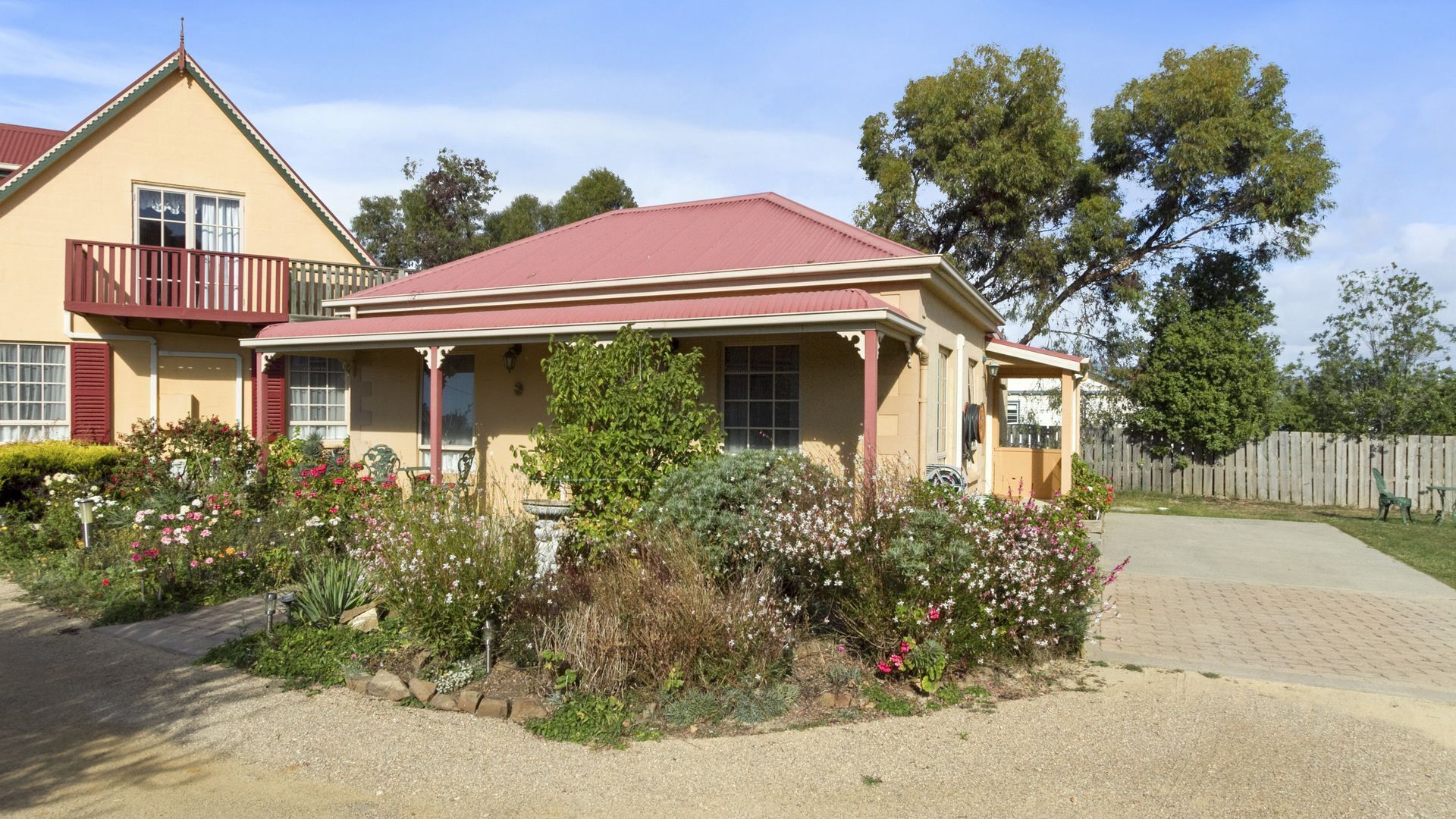 Swansea Cottages - 2  bedroom cottages -  Adjacent the beach. — image 22
