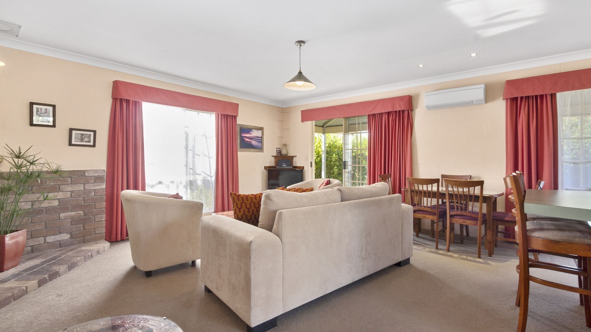 Swansea Cottages - 2  bedroom cottages -  Adjacent the beach. — image 15