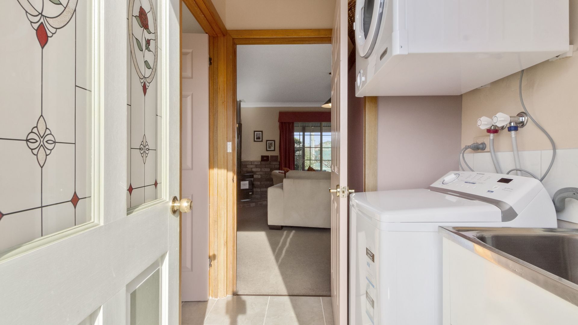 Swansea Cottages - 2  bedroom cottages -  Adjacent the beach. — image 14