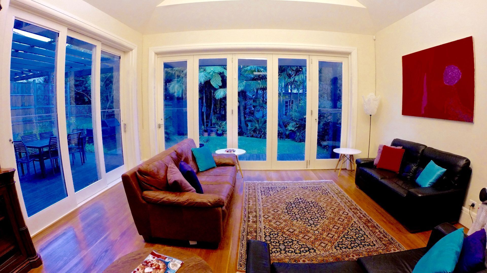 Leafy streets but so close to the Harbour — image 9