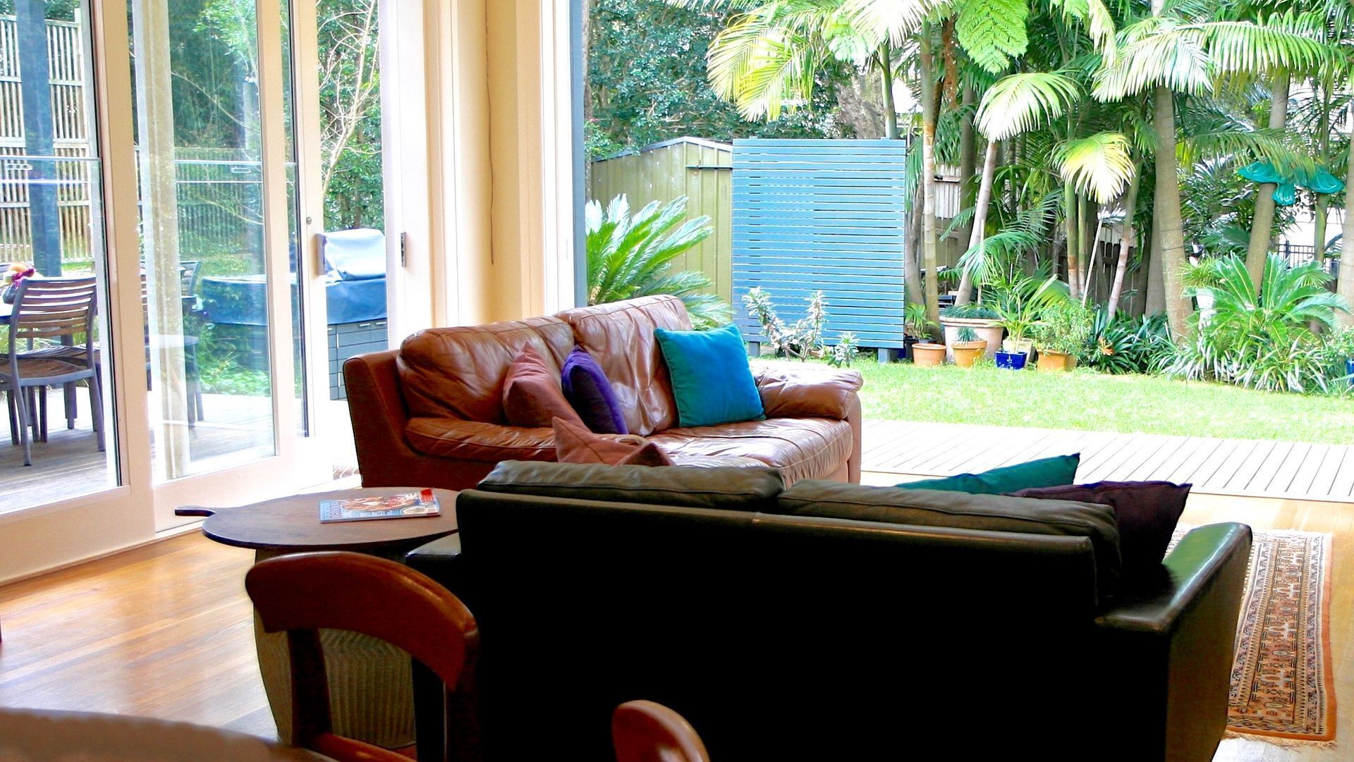 Leafy streets but so close to the Harbour — image 10