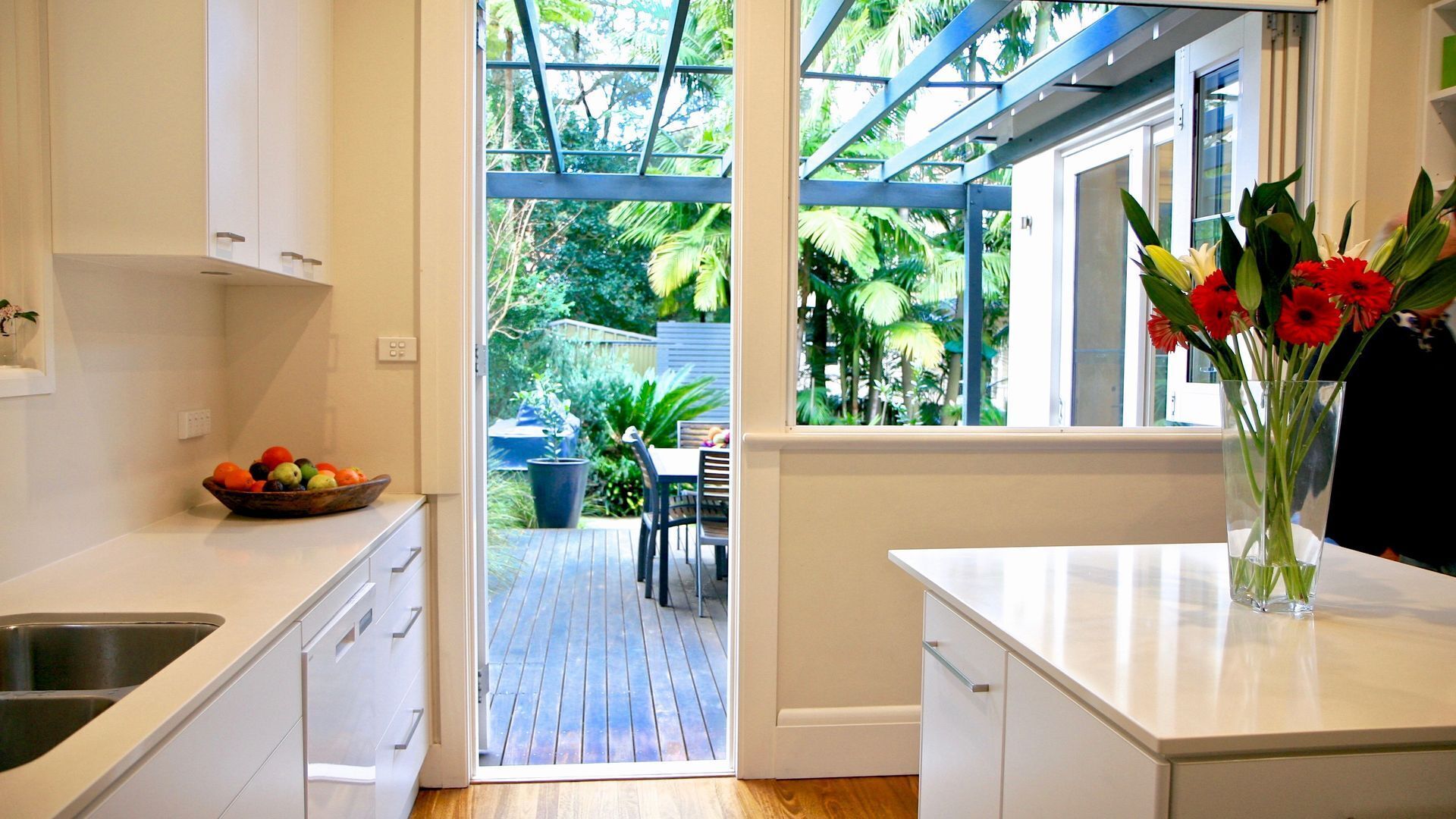 Leafy streets but so close to the Harbour — image 6