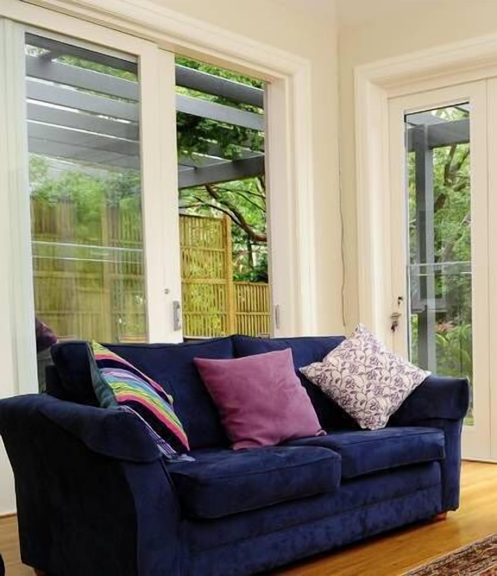 Leafy streets but so close to the Harbour — image 12