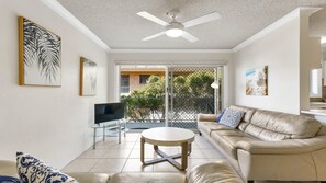 Televisio, DVD-soitin, stereot