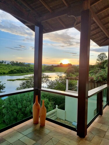 Belle maison avec vue sur le lac. À côté du parc aquatique Thermas