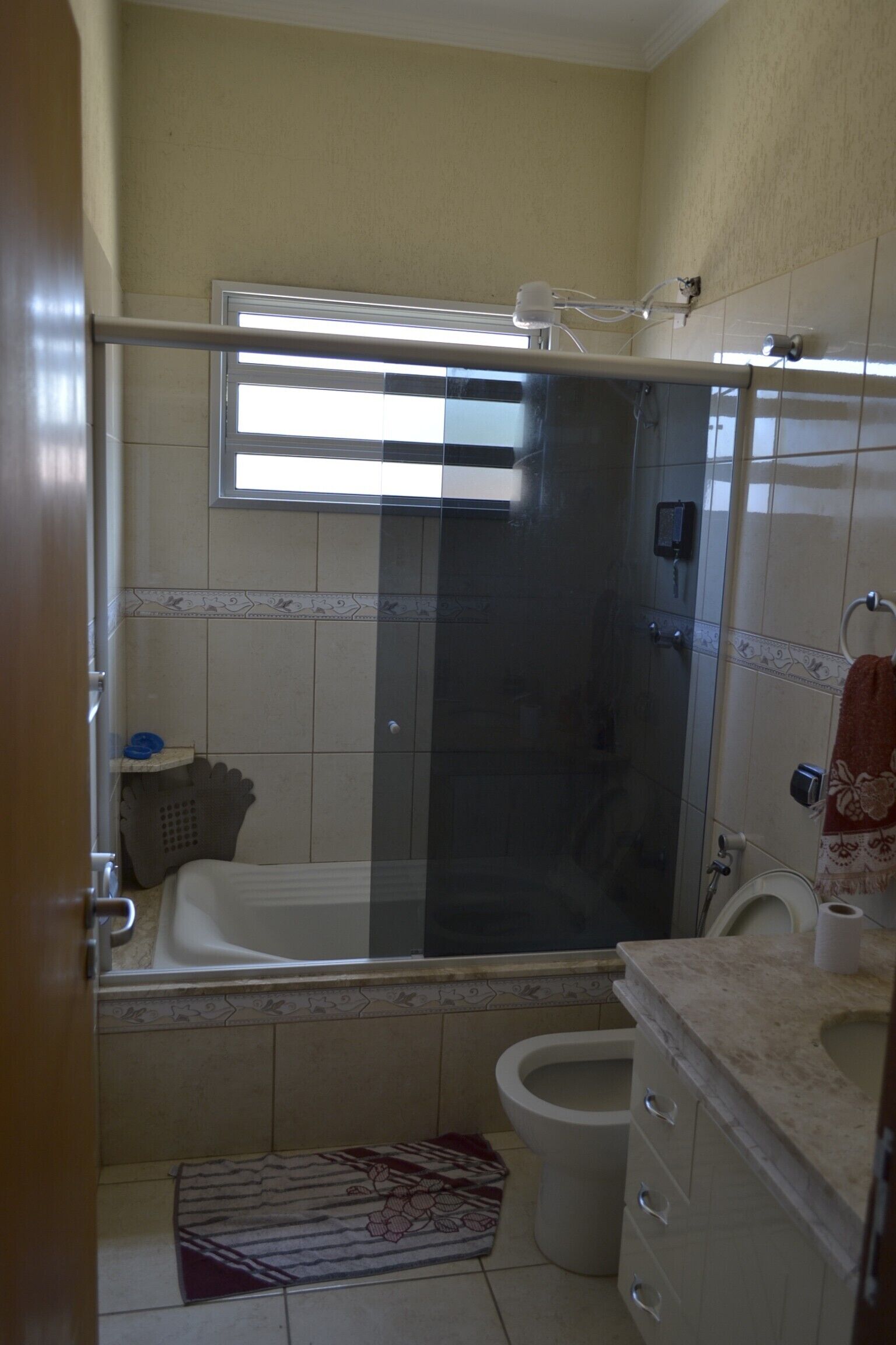 Beautiful house with views and access to the lake. Next to Thermas Water Park. 