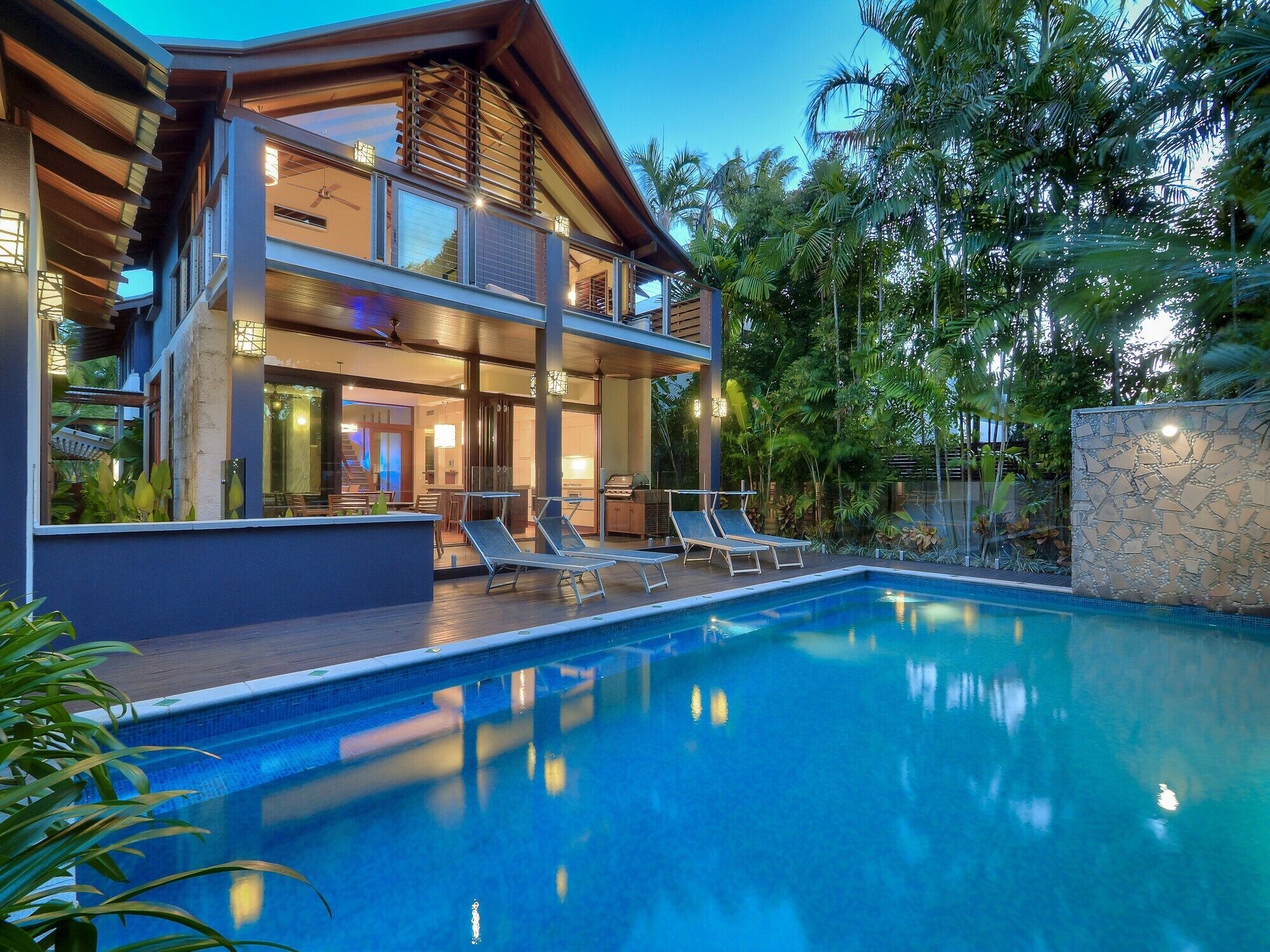 32 Beachfront Mirage - 4 Bedroom Luxury House