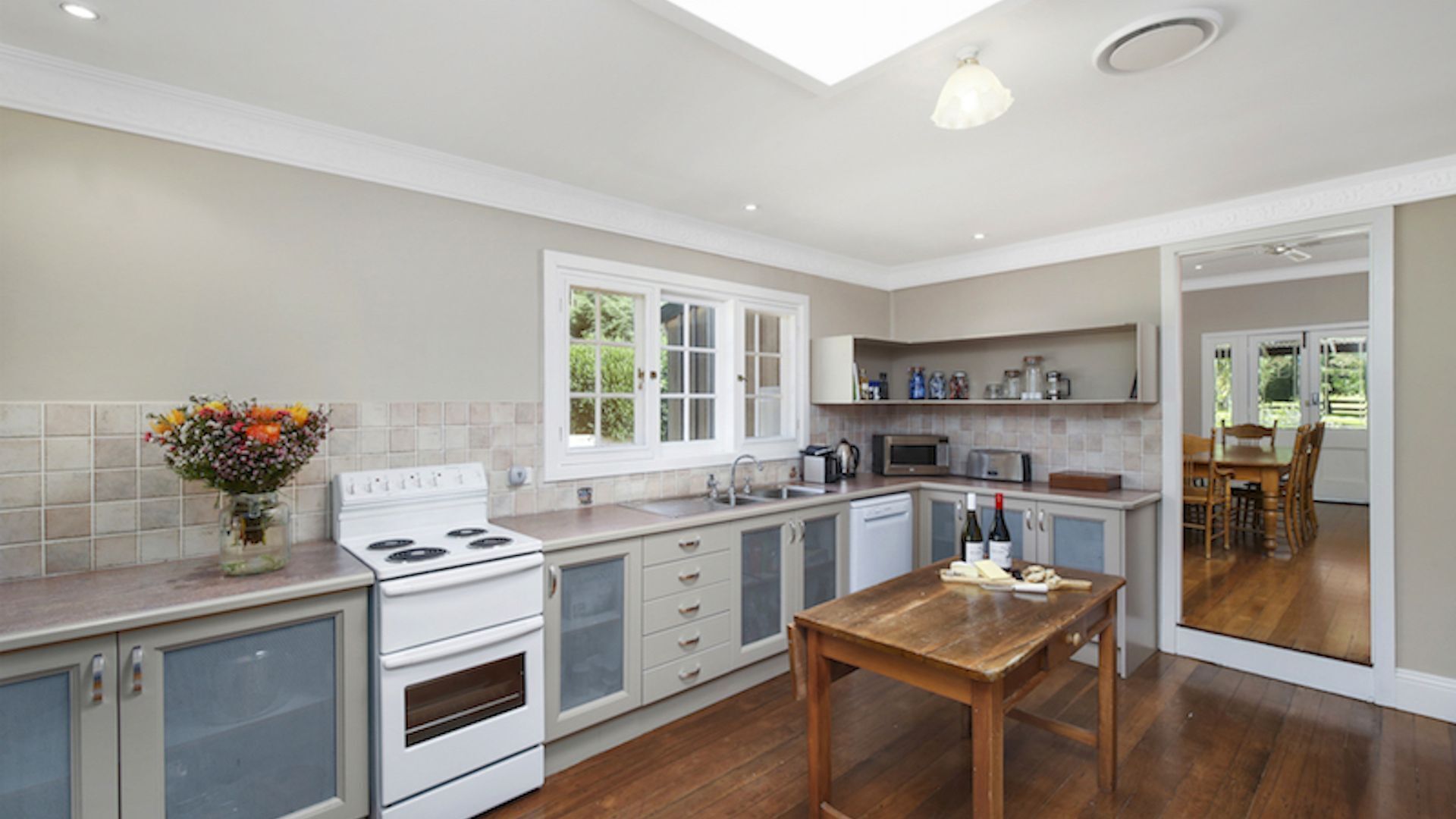 The Glen - Stunning Sandstone Cottage — image 6