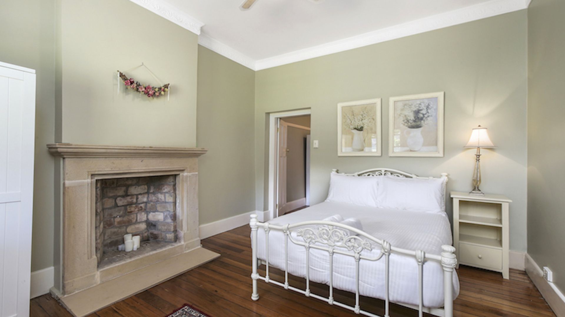 The Glen - Stunning Sandstone Cottage — image 10