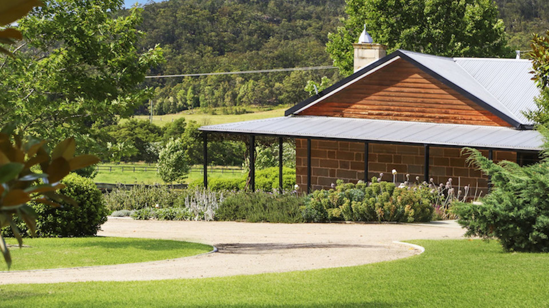 The Glen - Stunning Sandstone Cottage — image 18