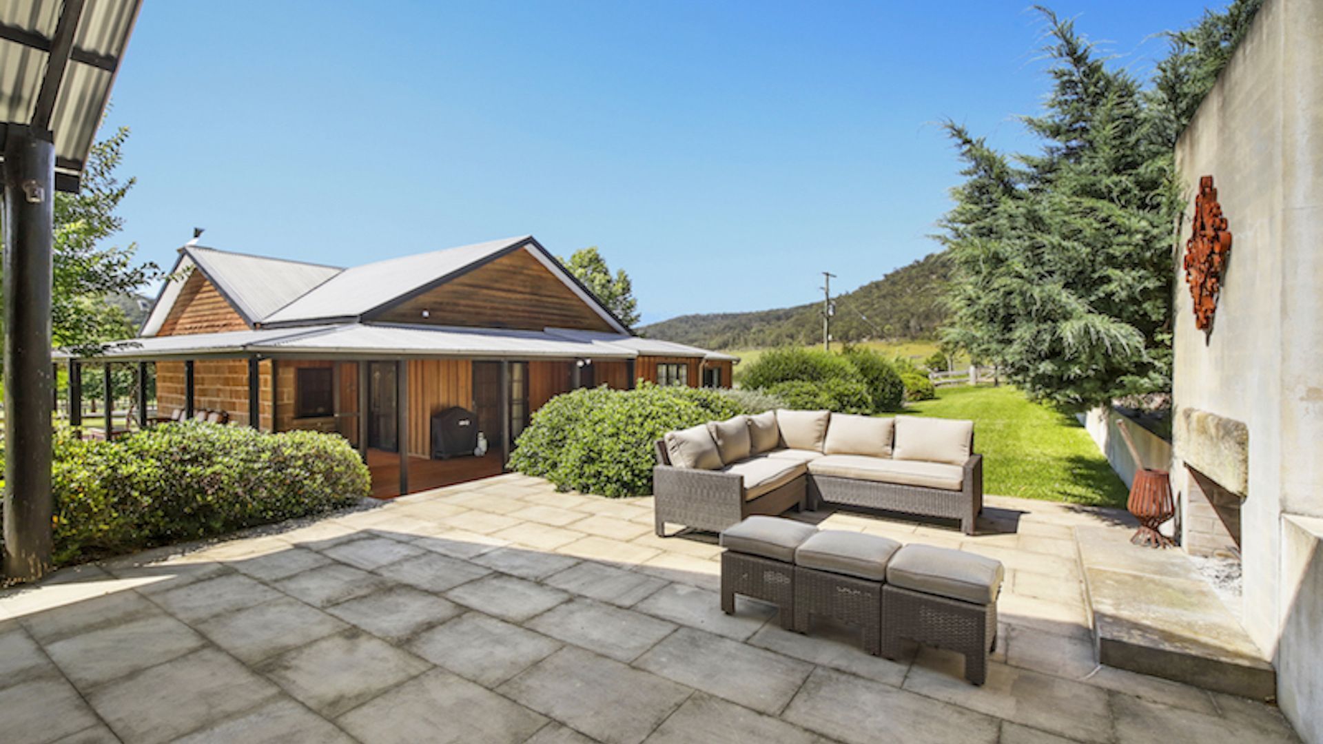 The Glen - Stunning Sandstone Cottage — image 2