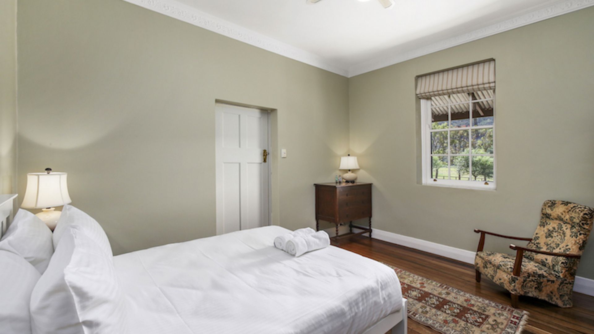 The Glen - Stunning Sandstone Cottage — image 11