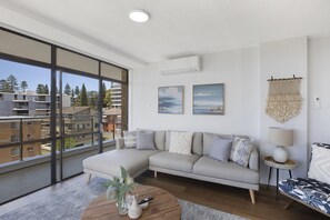 TV - Tasman 15 - Convenience. Coastal. Chic. (Port Macquarie)