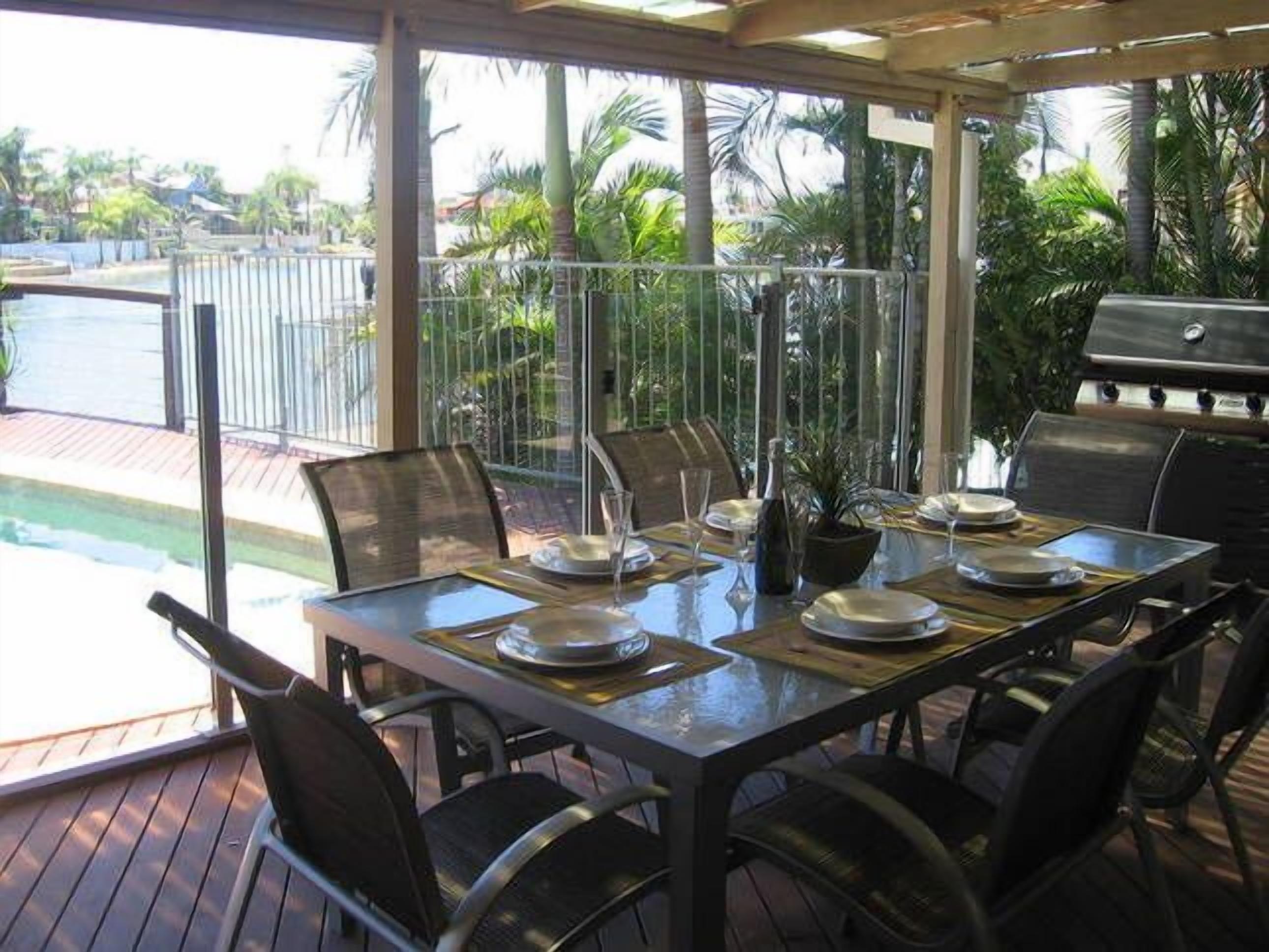 Saltwater Villas Canal Holiday House Pet Friendly  — image 12