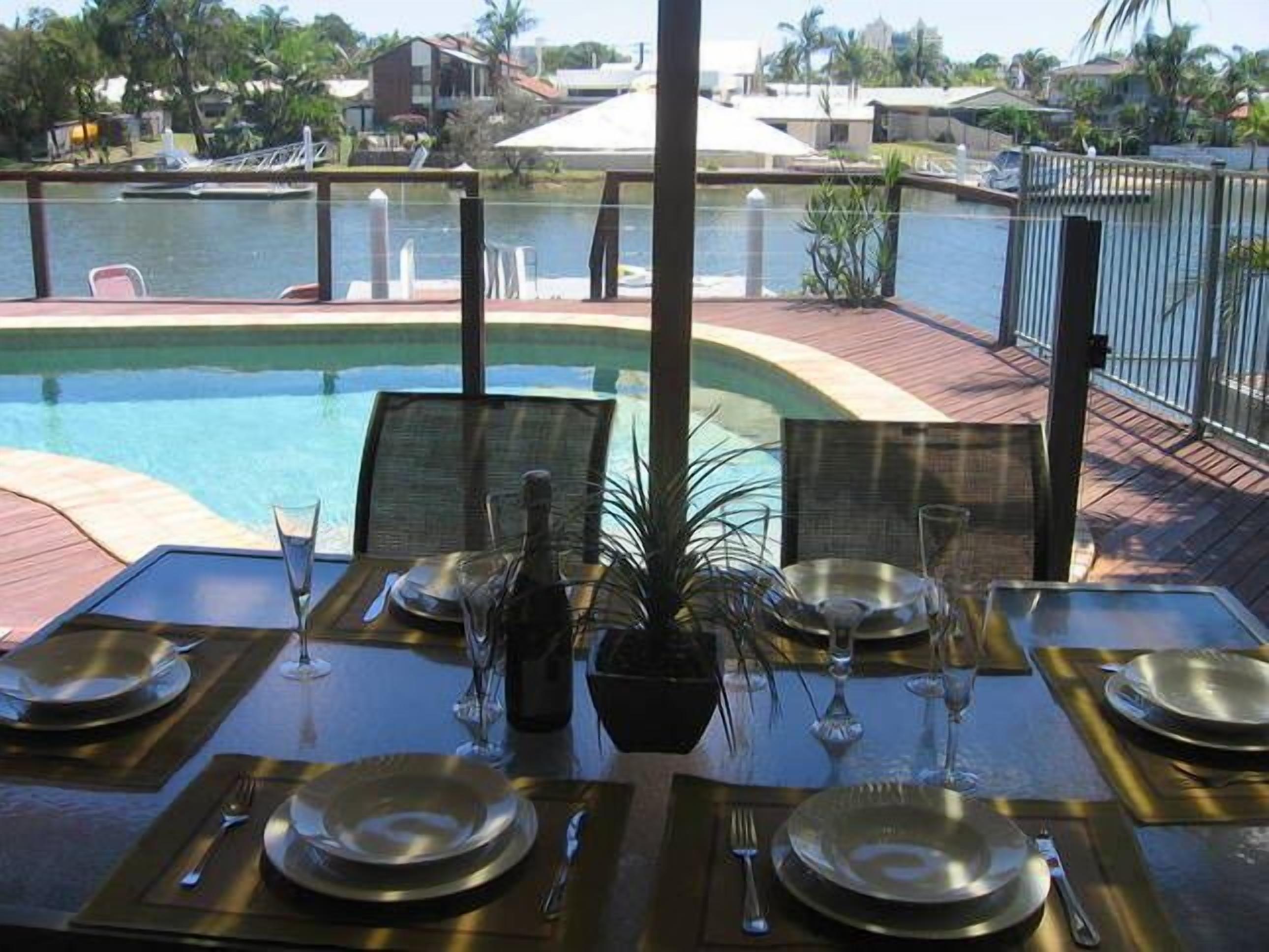 Saltwater Villas Canal Holiday House Pet Friendly  — image 2