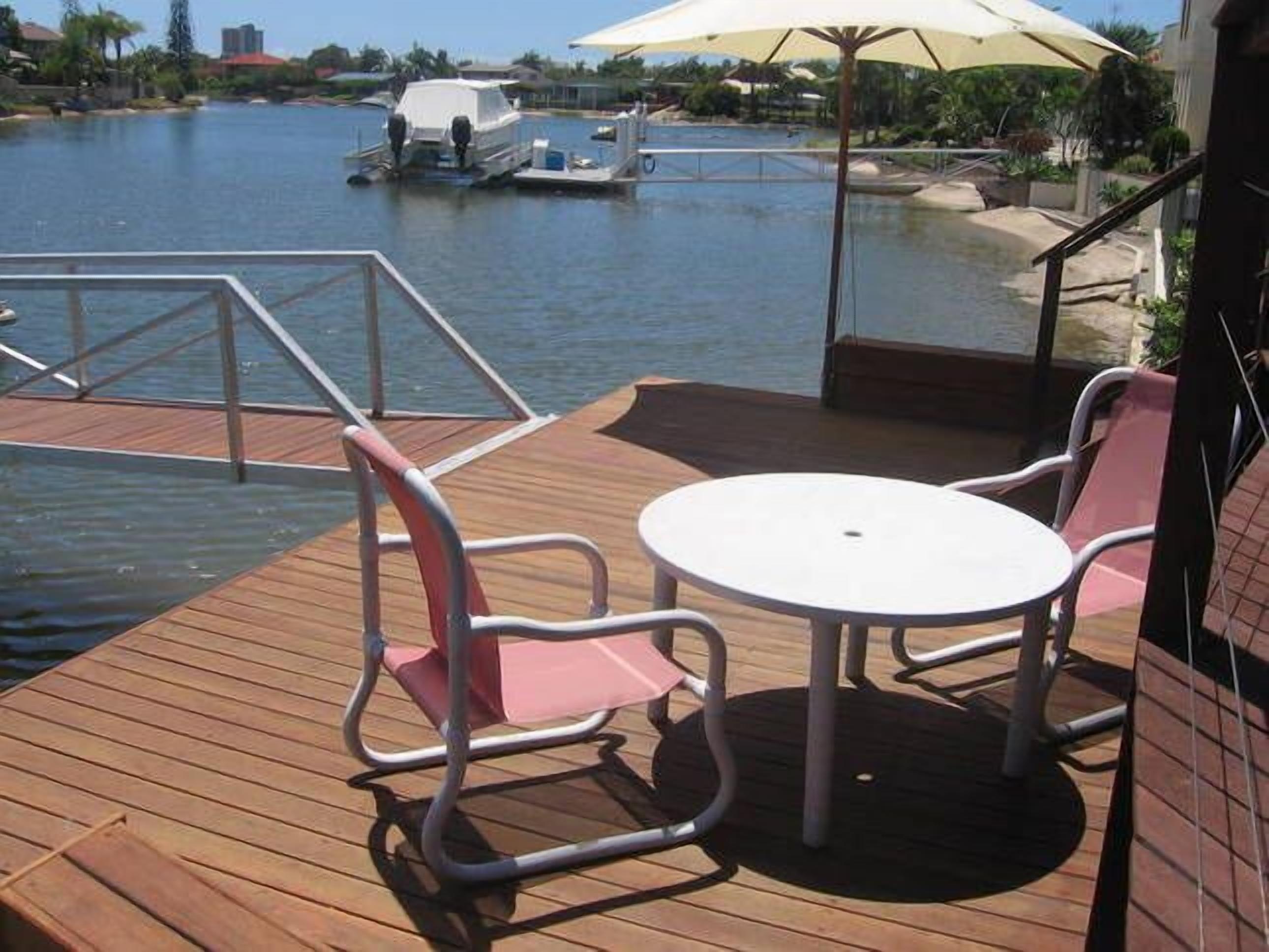 Saltwater Villas Canal Holiday House Pet Friendly  — image 10