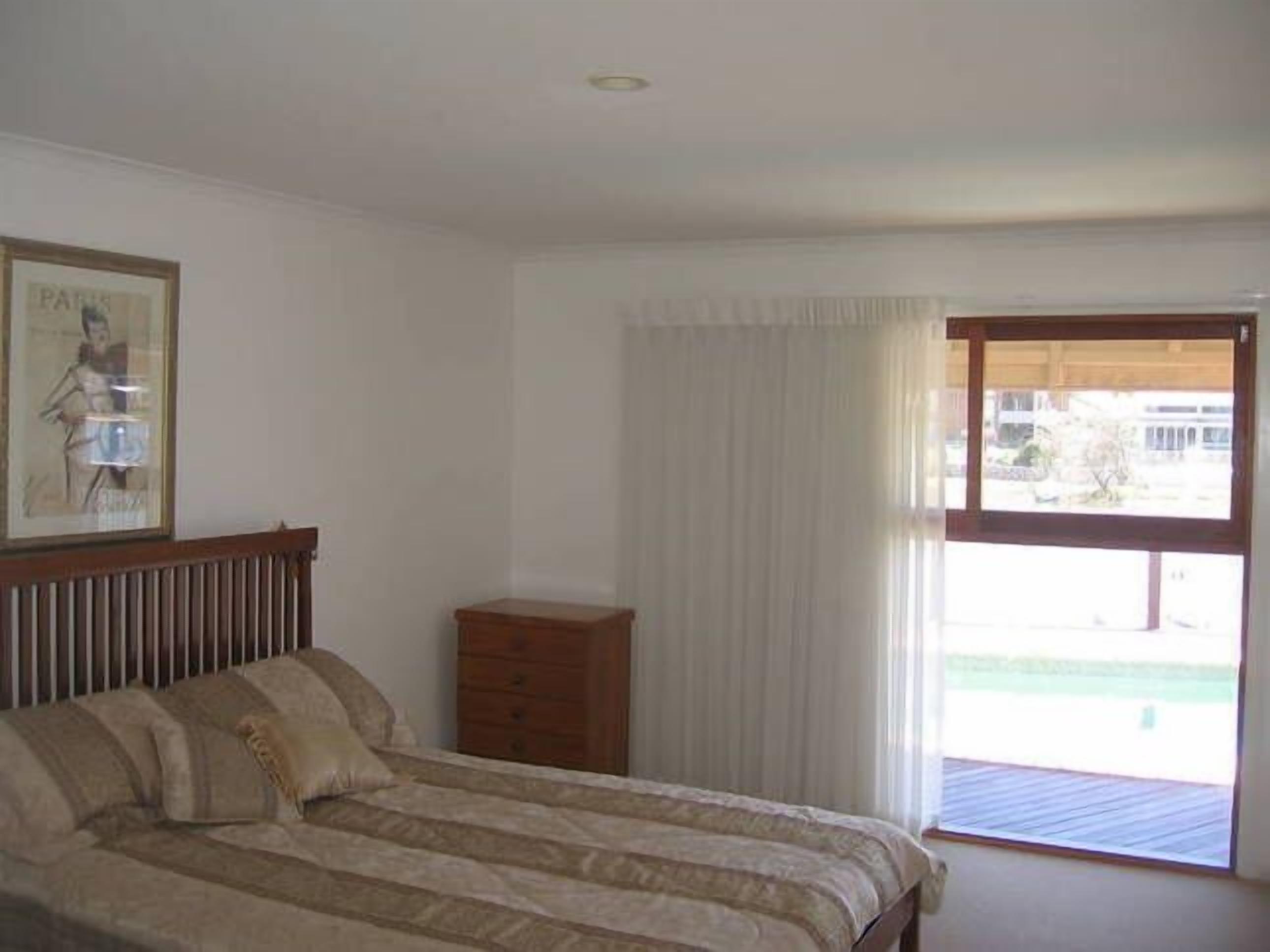 Saltwater Villas Canal Holiday House Pet Friendly  — image 13
