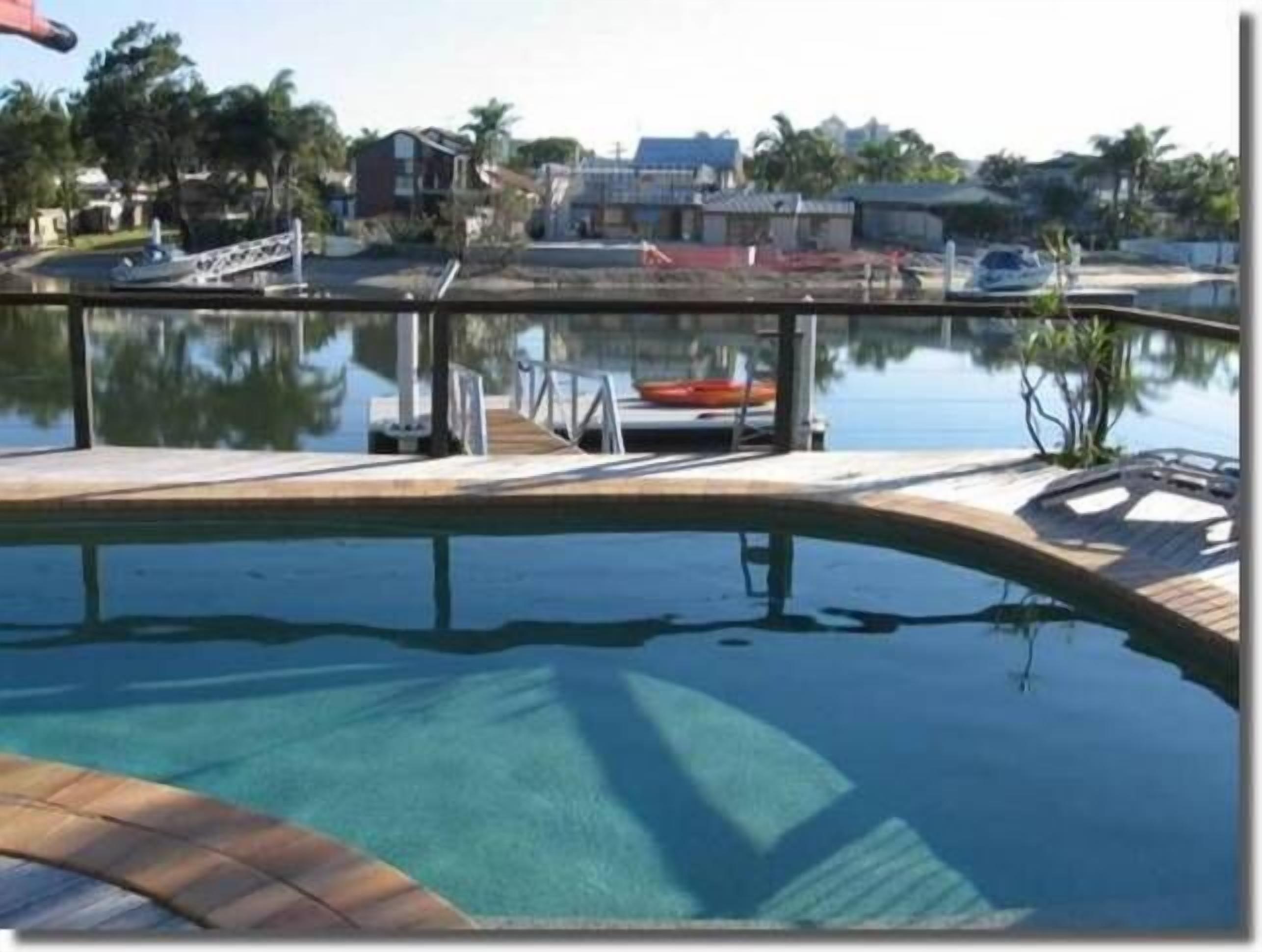 Saltwater Villas Canal Holiday House Pet Friendly  — image 3