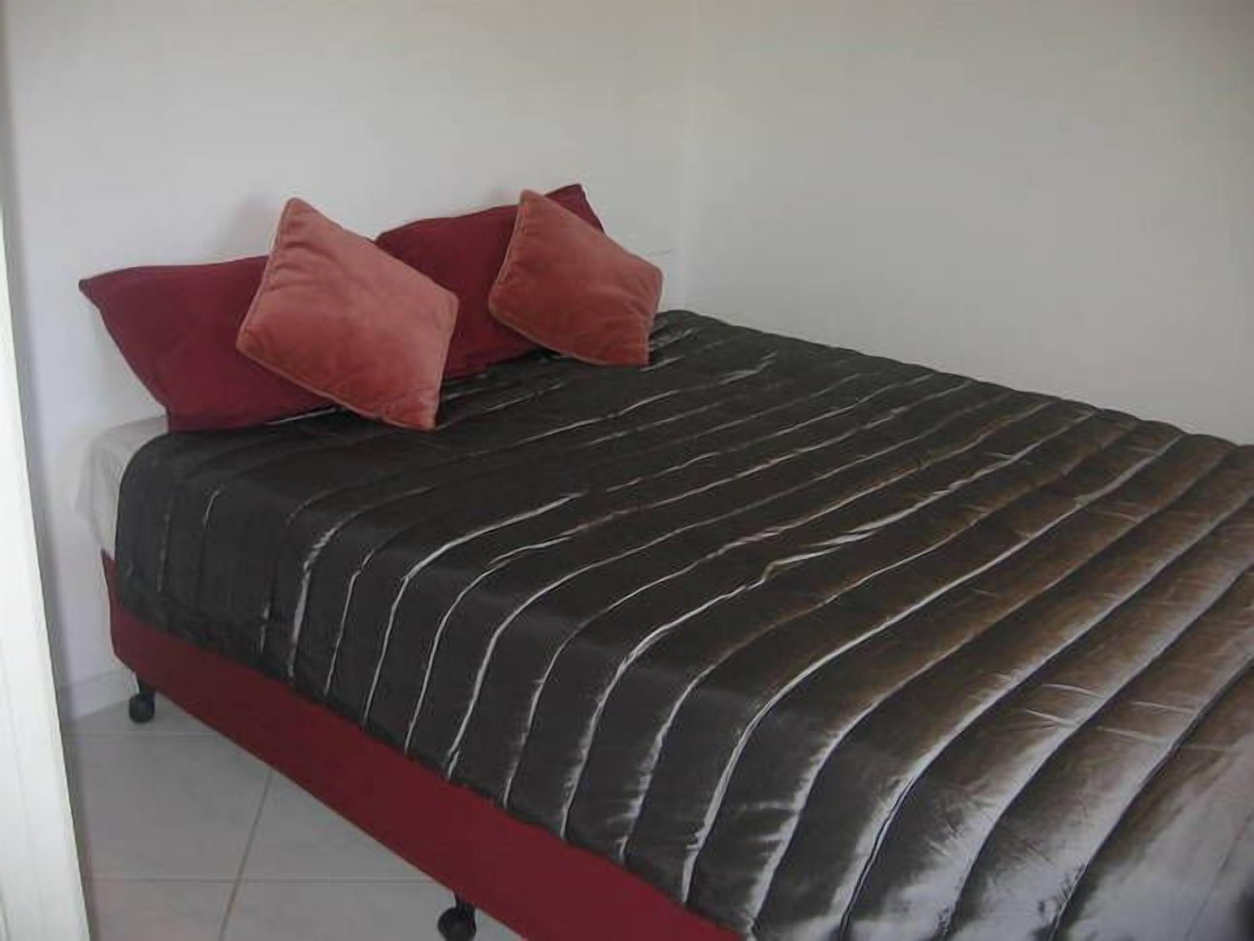 Saltwater Villas Canal Holiday House Pet Friendly  — image 9