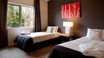 3 bedrooms, iron/ironing board, Internet, bed sheets