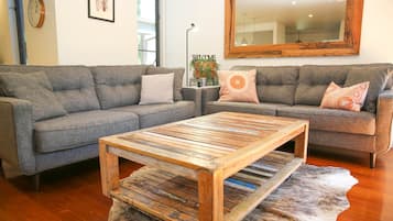 Smart TV, DVD player, stereo