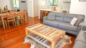 Smart TV, DVD player, stereo