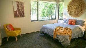 3 bedrooms, iron/ironing board, travel crib, free WiFi - CHAPTER 11 DELANY: Bright (Bright)