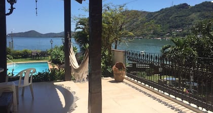 Casa en la playa, con aire acondicionado, piscina, barbacoa, garaje.
