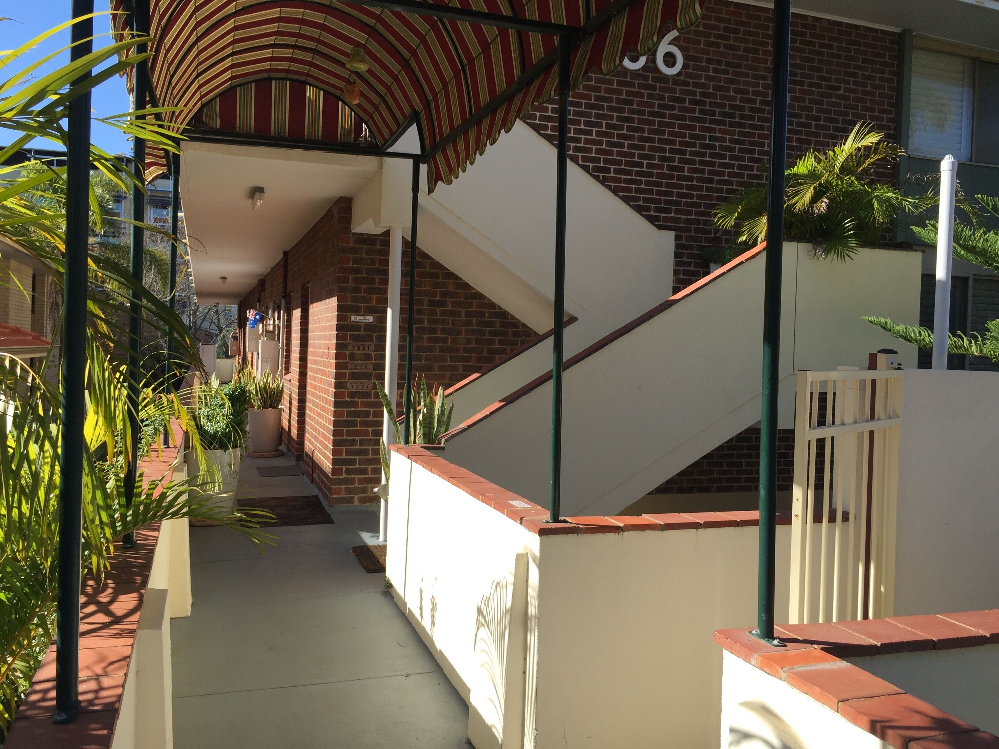 B2 Walk to UWA close to SCGH & CBD — image 9