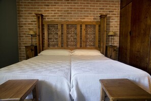 Individually decorated, individually furnished, desk, iron/ironing board - Finca Dehesa Tres Riveros (Herrera de Alcantara)