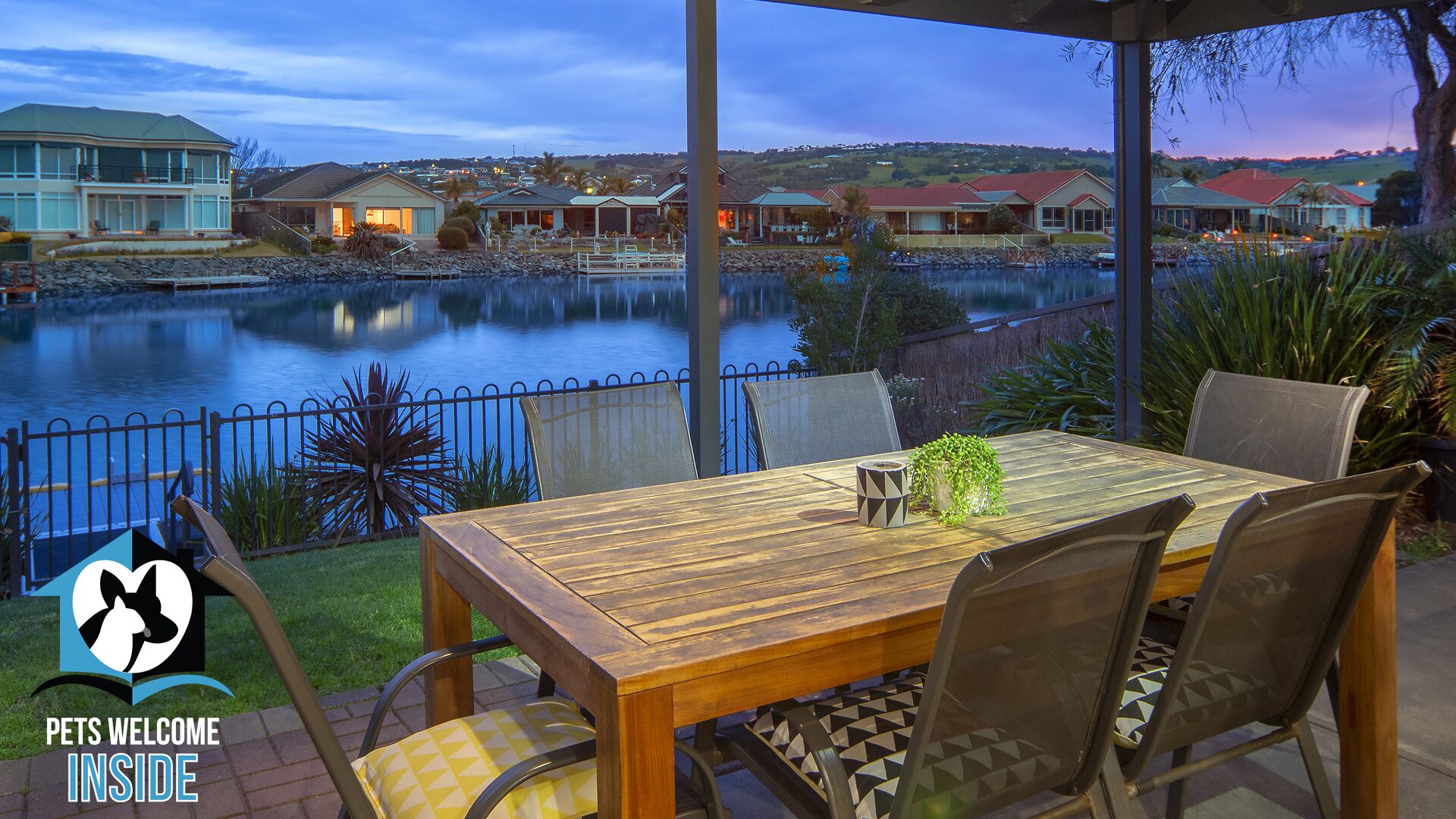 Stylish 3BR Lake- front House + Kayaks — image 15