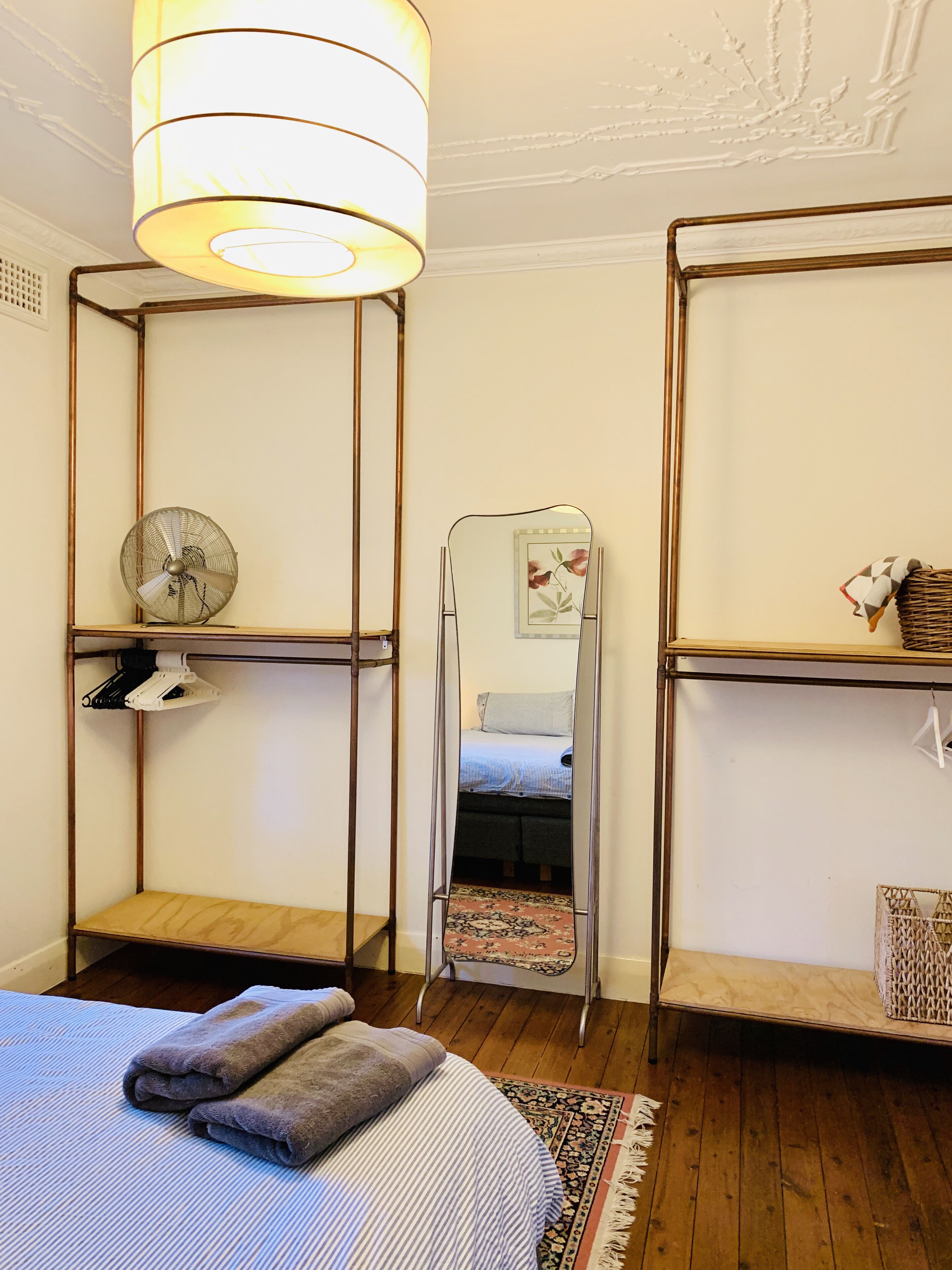 Free parking & 3 min walk to beach! — image 19