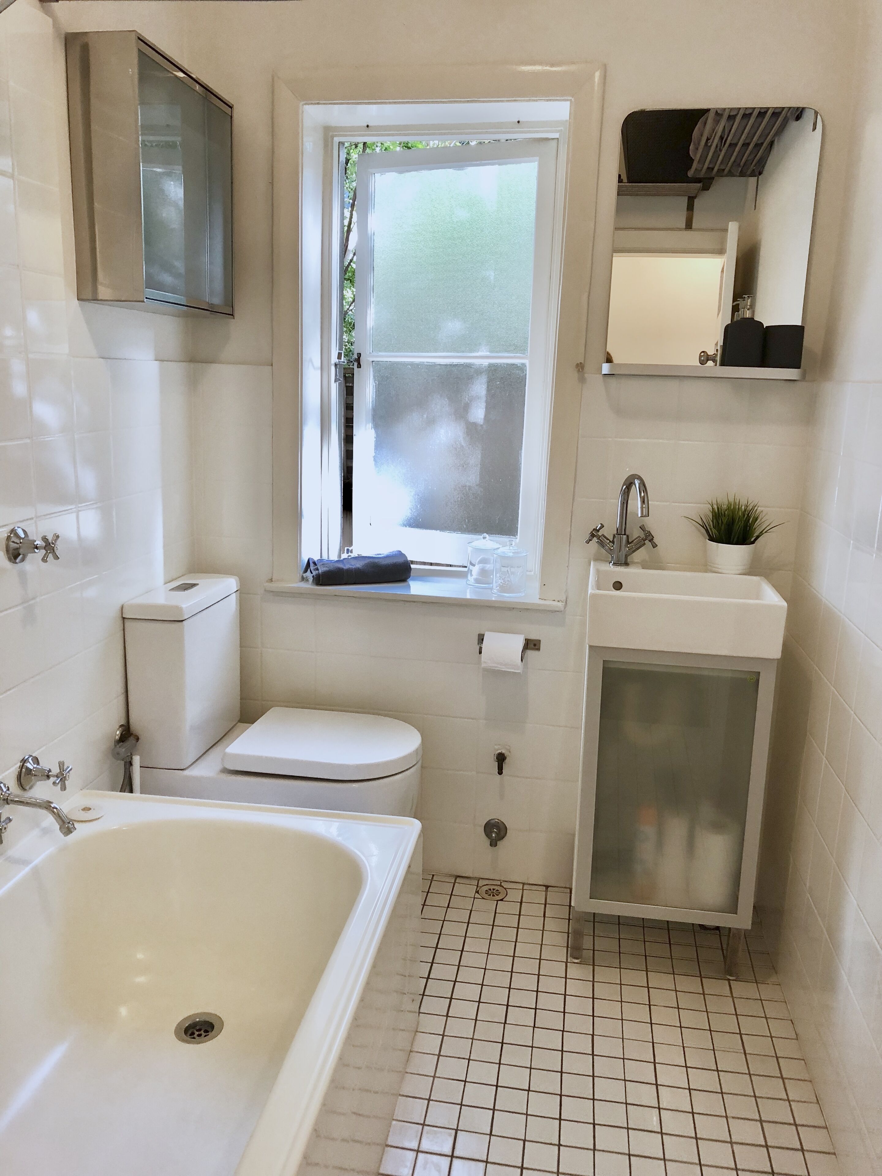 Free parking & 3 min walk to beach! — image 21