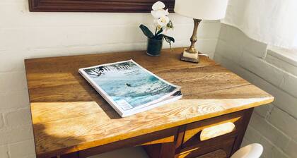 Ilmainen pysäköinti ja 3 minuutin kävelymatka rannalle!