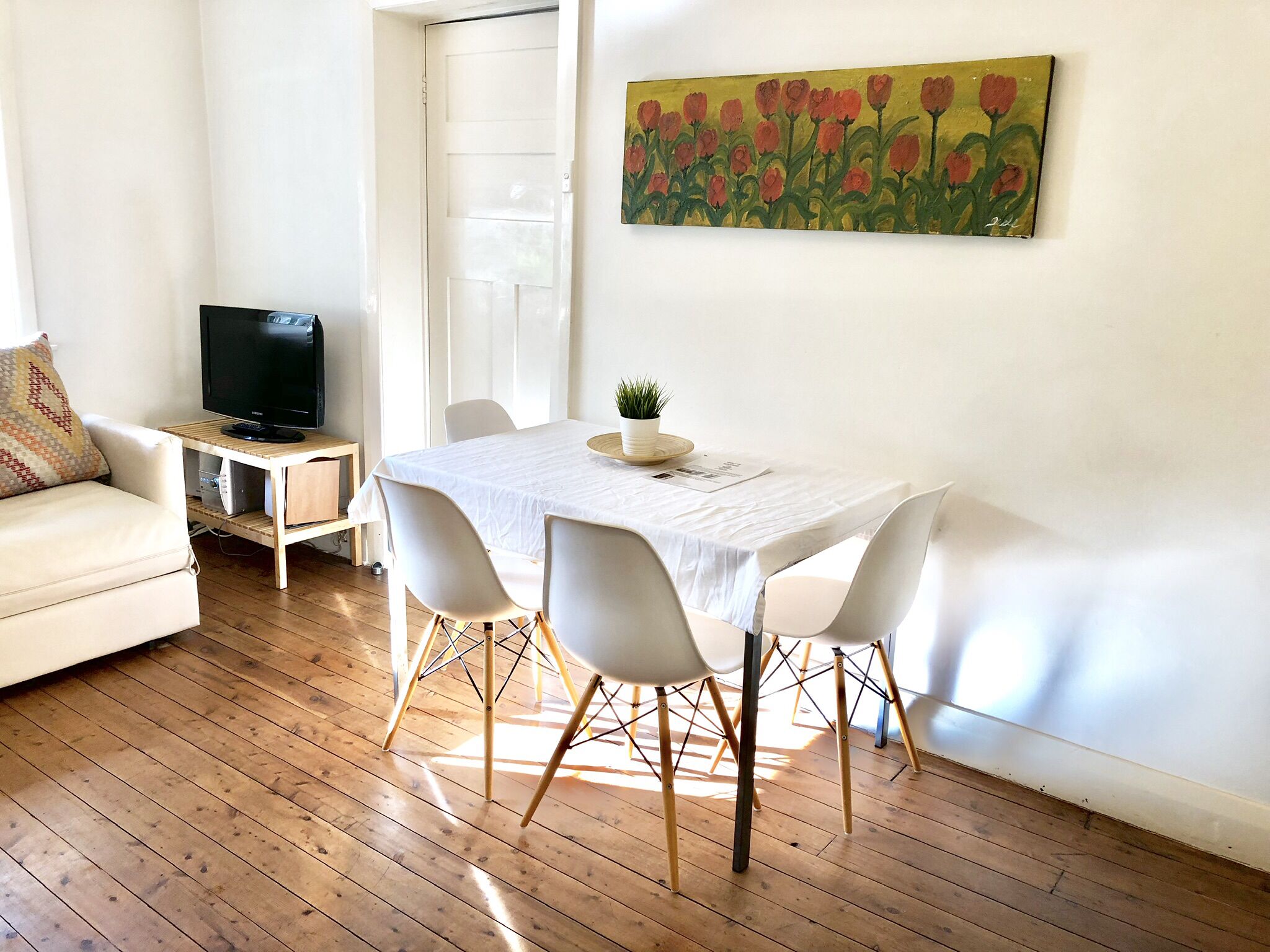 Free parking & 3 min walk to beach! — image 11