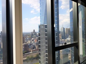 Premium Apartment, 3 Bedrooms, Non Smoking, 2 Bathrooms | 3 bedrooms, individually decorated, individually furnished - ReadySet Apartments Southbank One (Southbank)