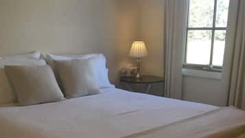 2 chambres, bureau, fer et planche Ă repasser, draps fournis