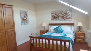 4 chambres, fer et planche à repasser, lit parapluie, Wi-Fi gratuit