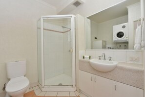 Shower, hair dryer, towels
