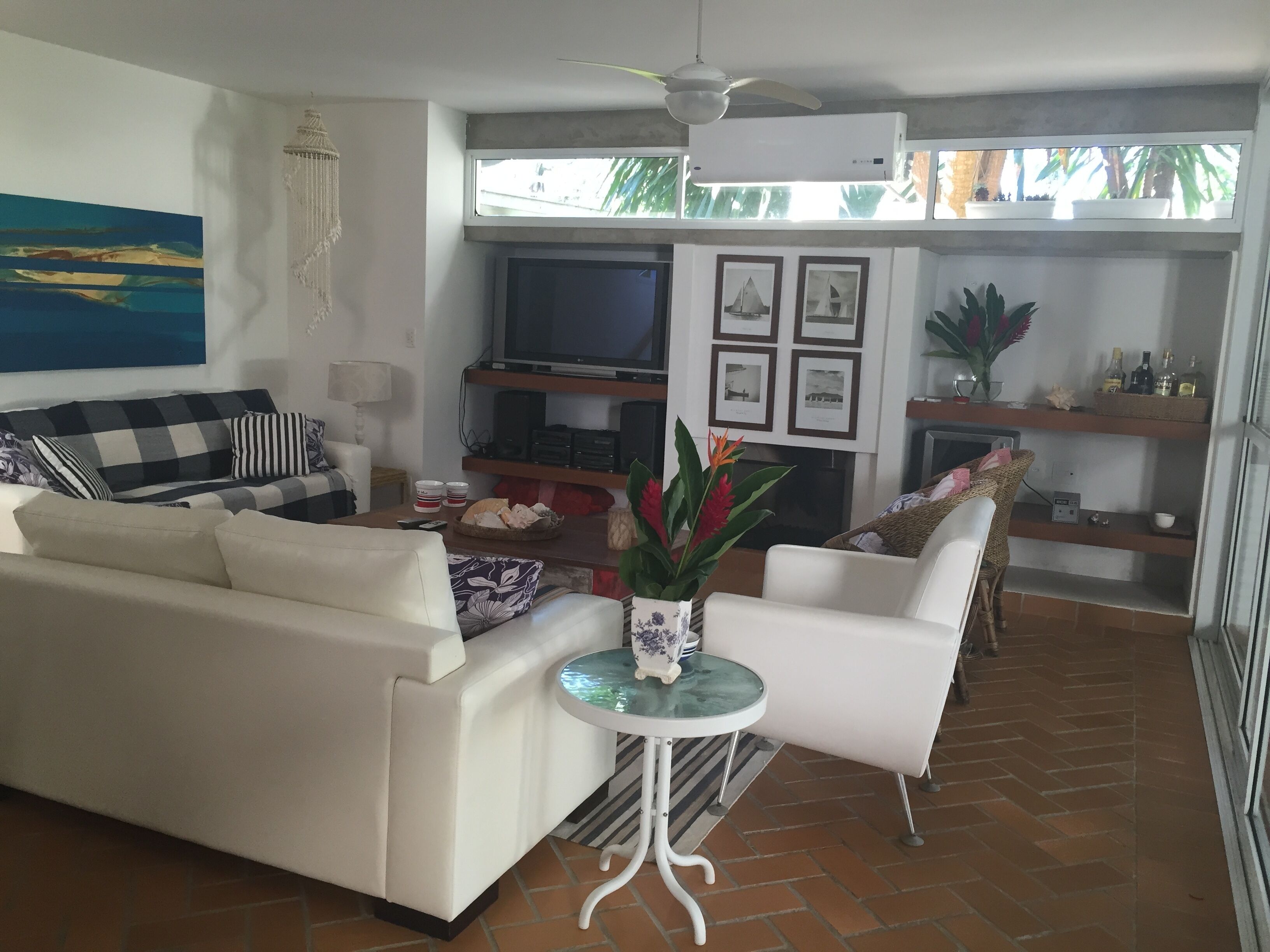 Beach House facing the sea with 4 suites in Cond. Closed near São Paulo